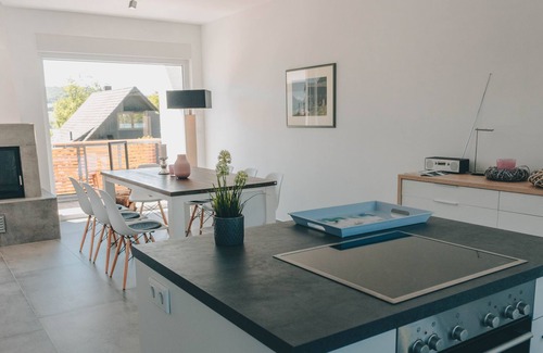 Heringhausen House | Holiday Home 'Mit Terrasse' with Lake View, Private Terrace and Wi-Fi