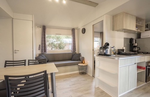 Les Mathes House | Holiday Home 'Mobil Home La Palmyre' with Shared Pool and Private Terrace