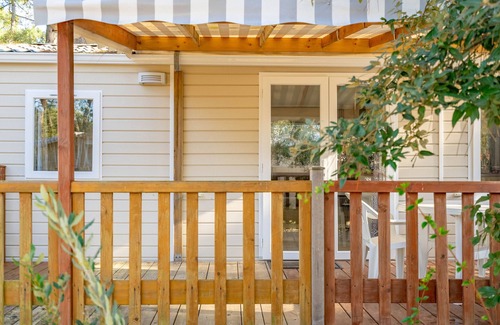 Les Mathes House | Holiday Home 'Mobil Home La Palmyre' with Shared Pool and Private Terrace