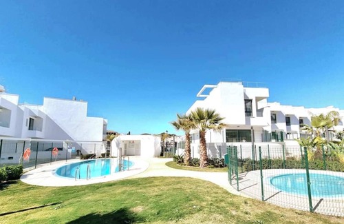 Fuengirola House | Holiday Home 'Modern Terrassed House Close Beach' with Sea View and Wi-Fi