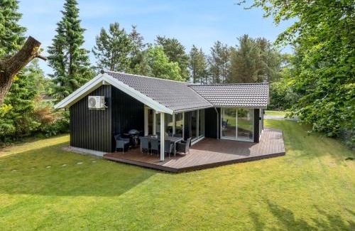 Haslevgarde House | Holiday Home Nanni - from the sea by Interhome