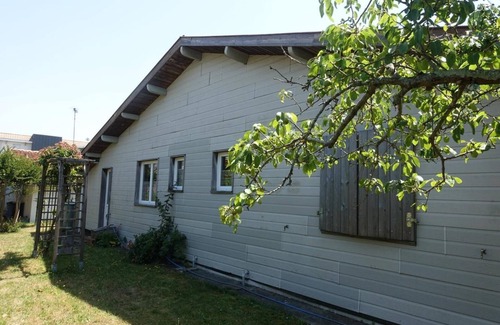 La Teste-de-Buch House | Holiday Home Near the Center with Shared Pool and Private Terrace