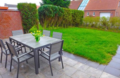 Norddeich House | Holiday Home Nilles by Interhome