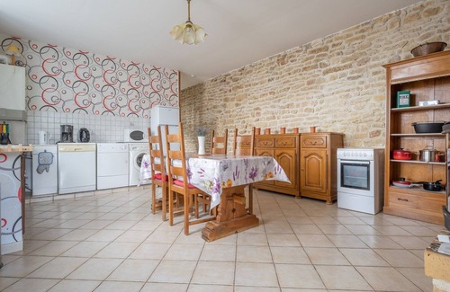 Nouart House | Holiday Home Nouart with Barbecue Garden