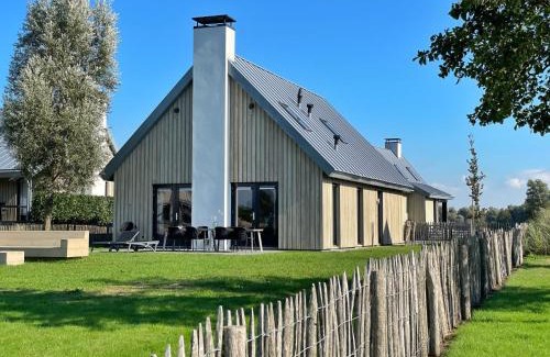 Tholen House | Holiday Home Oesterdam Resort-1 by Interhome