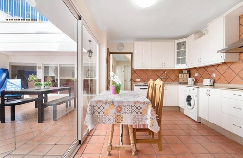 San Fernando House | Holiday Home 'Paca' with Private Terrace, Wi-Fi and Air Conditioning