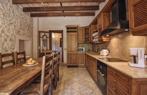 Petra House | Holiday Home 'Petit' with Mountain View, Private Pool and Wi-Fi