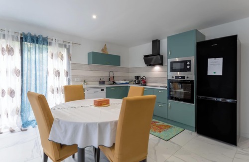 Quimper House | Holiday Home 'Petite Maison Indépendante' with Wi-Fi
