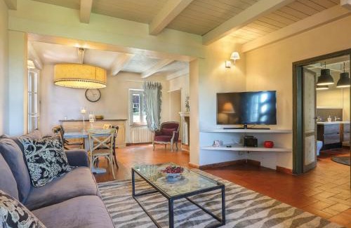 Cascine-La Croce House | Holiday Home Piero by Interhome