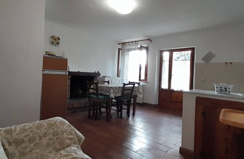Fauglia House | Holiday Home 'Poggio3' with Shared Pool, Private Garden and Wi-Fi