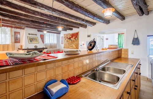 Petaleia House | Holiday Home 'Priest's Traditional Mansion' with Sea View, Shared Terrace and Wi-Fi