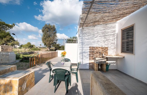 Torre Lapillo House | Holiday Home 'Red Coral' with Sea View, Wi-Fi and Air Conditioning