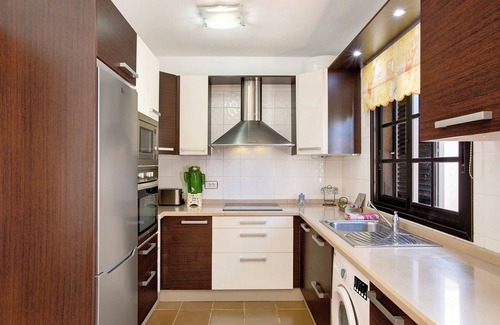 El Medano House | Holiday Home "Residencial Maresia el Medano" with Wi-Fi & Terrace