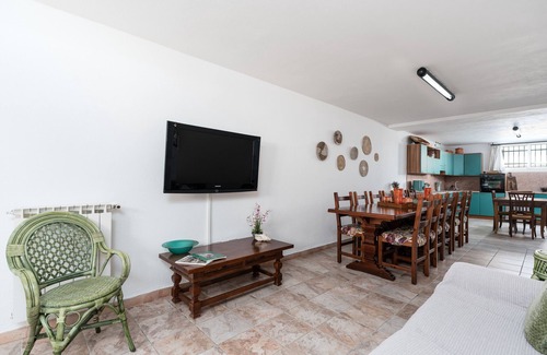Orosei House | Holiday Home 'Residenza Mediterranea' with Sea View, Garden, and Air Conditioning