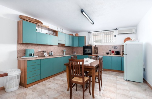 Orosei House | Holiday Home 'Residenza Mediterranea' with Sea View, Garden, and Air Conditioning
