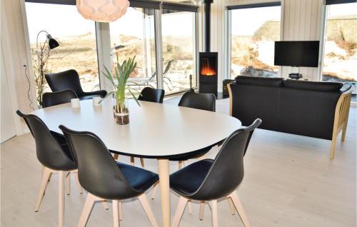 Klegod Strand House | Holiday Home Ringkøbing With A Fireplace 02