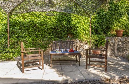 El Castell de Montornes House | Holiday Home Rossi by Interhome