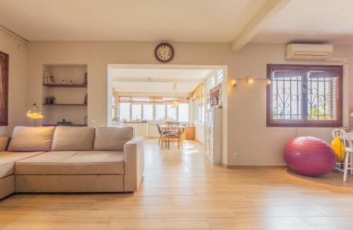 El Castell de Montornes House | Holiday Home Rossi by Interhome