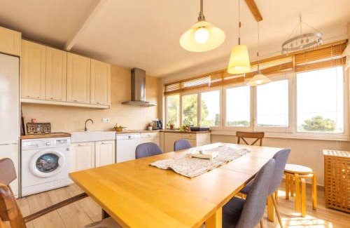 El Castell de Montornes House | Holiday Home Rossi by Interhome