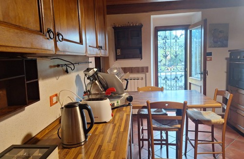 Pratolino House | Holiday Home 'Rustico Toscano Sopra Firenze' with Private Garden and Wi-Fi