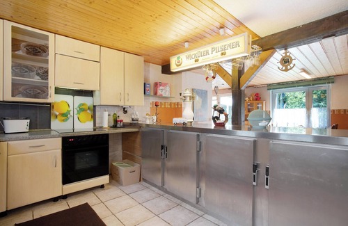 Muritz House | Holiday Home 'Rustikales Ferienhaus' with Private Terrace, Wi-Fi and Air Conditioning