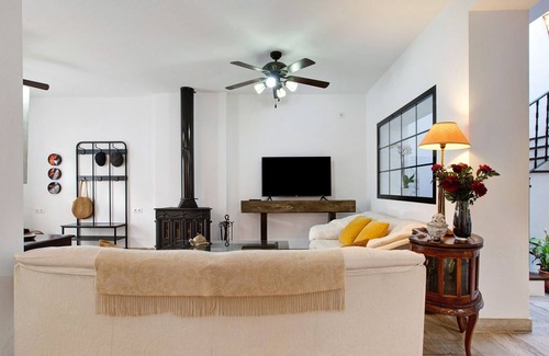 Estacion de Cartama House | Holiday Home "San Francisco 23 Urban House" with Private Terrace & Wi-Fi