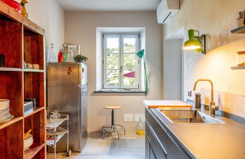 Corsanico House | Holiday Home 'Santansano' with Sea View, Wi-Fi and Air Conditioning