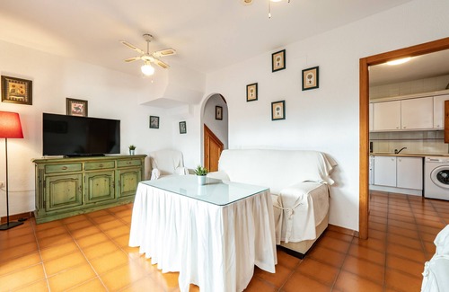 Isla Cristina House | Holiday Home 'Sol Y Mar' with Shared Terrace and Wi-Fi