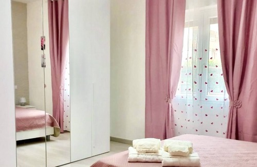 Scalea House | Holiday home 'Stefy's House, Red Room' with shared garden and air conditioning