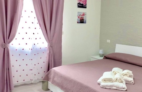 Scalea House | Holiday home 'Stefy's House, Red Room' with shared garden and air conditioning