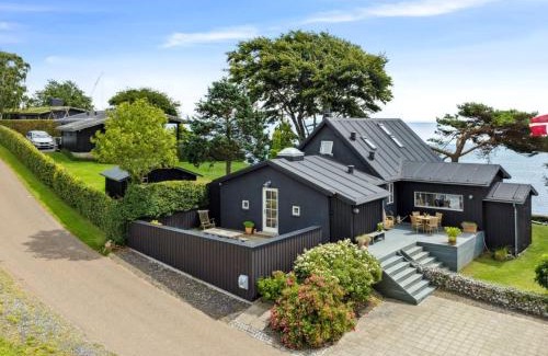 Bjert House | Holiday Home Sten - 30m from the sea by Interhome