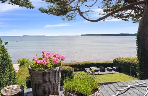 Bjert House | Holiday Home Sten - 30m from the sea by Interhome