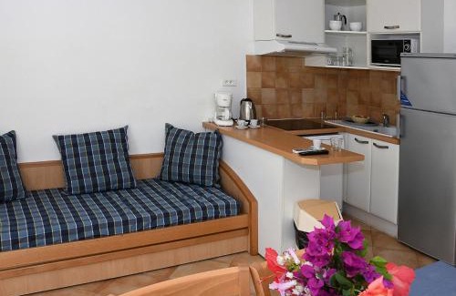 Pineto House | Holiday Home T3 Cabine by Interhome