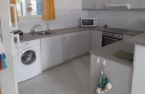 Agkidia House | Holiday Home 'Traditional House In Naxos' with Shared Terrace, Shared Garden and Wi-Fi
