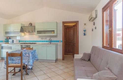 San Teodoro City Centre House | Holiday Home 'Trilocale con Ampia Veranda Mare' with A/C & Terrace