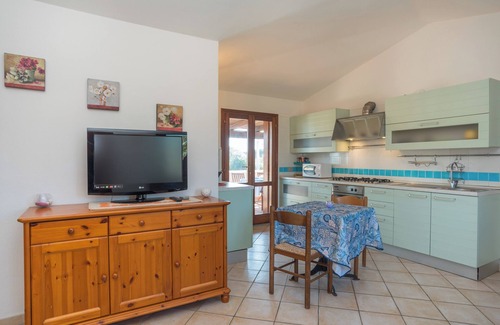 San Teodoro City Centre House | Holiday Home 'Trilocale con Ampia Veranda Mare' with A/C & Terrace