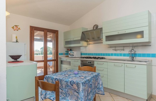San Teodoro City Centre House | Holiday Home 'Trilocale con Ampia Veranda Mare' with A/C & Terrace