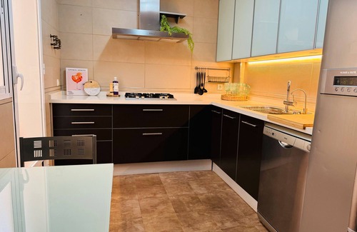 Peligros House | Holiday Home 'Tu Refugio Cerca Del Centro Granada' with Private Terrace, Wi-Fi and Air Conditioning