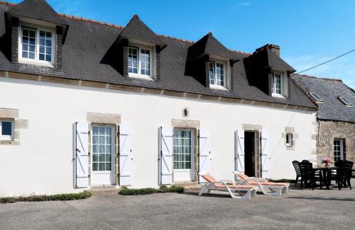 Plozevet House | Holiday Home Ty Coz - PZV 106 by Interhome