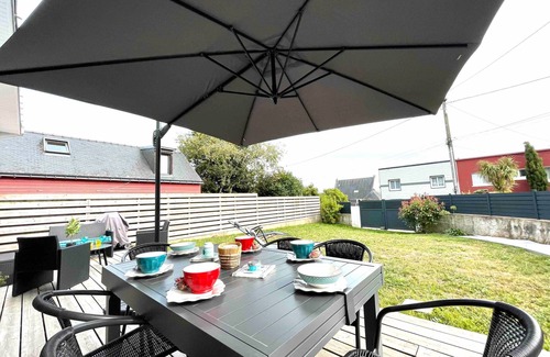 Ploemeur House | Holiday Home 'Ty Glou Maison Charmante' with Private Terrace, Private Garden and Wi-Fi