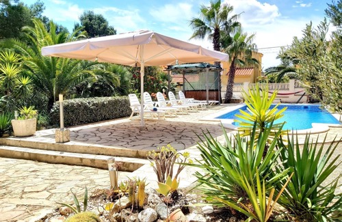 Les Tres Cales House | Holiday Home 'Villa Sahra' with Mountain View, Wi-Fi and Air Conditioning