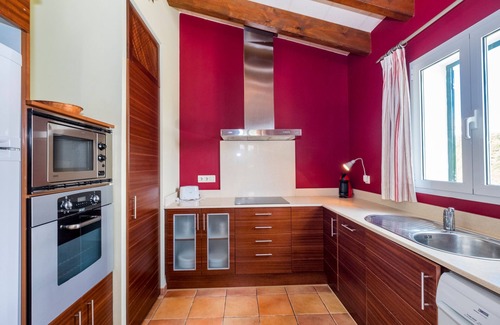Torre Soli Nou House | Holiday Home "Villa Finesse" with Private Pool and Garden