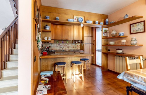 Torre del Lago Puccini House | Holiday Home 'Villetta Girasole' with Private Terrace, Private Garden and Wi-Fi