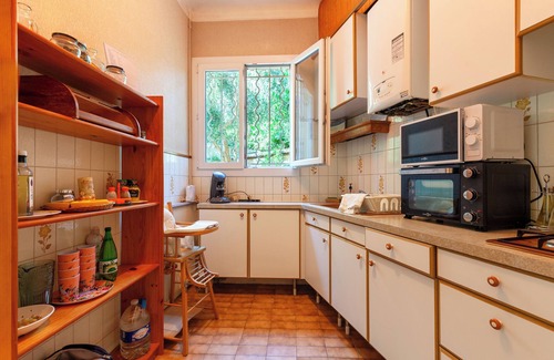 7th Arrondissement House | Holiday Home 'Villa Granier' with Private Terrace, Private Garden and Wi-Fi
