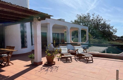 Notteri House | Holiday Home 'Villa Vivina' with Sea View, Private Terrace and Air Conditioning