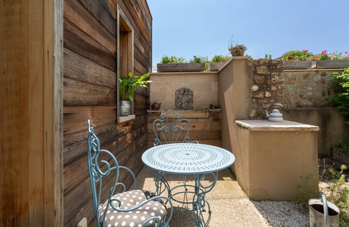 Malaucene House | Holiday Home 'Villa La Mireio' with Private Terrace, Wi-Fi and Air Conditioning