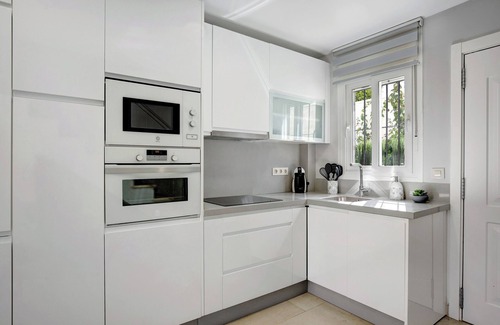 Atlanterra House | Holiday Home 'Villa Miradores' with Shared Pool, Wi-Fi and Air Conditioning