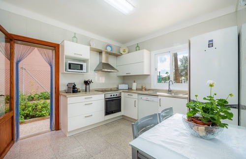 Sa Rapita House | Holiday Home "Villa Marys" close to the Sea with Private Garden & Wi-Fi