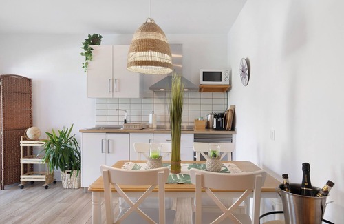 Los Llanos de Aridane Villa | Holiday Home 'Villa Tino- Casa D' with Mountain View, Shared Pool and Wi-Fi