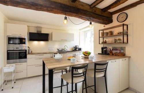Saint-Coulomb House | Holiday Home Ville Guerin by Interhome